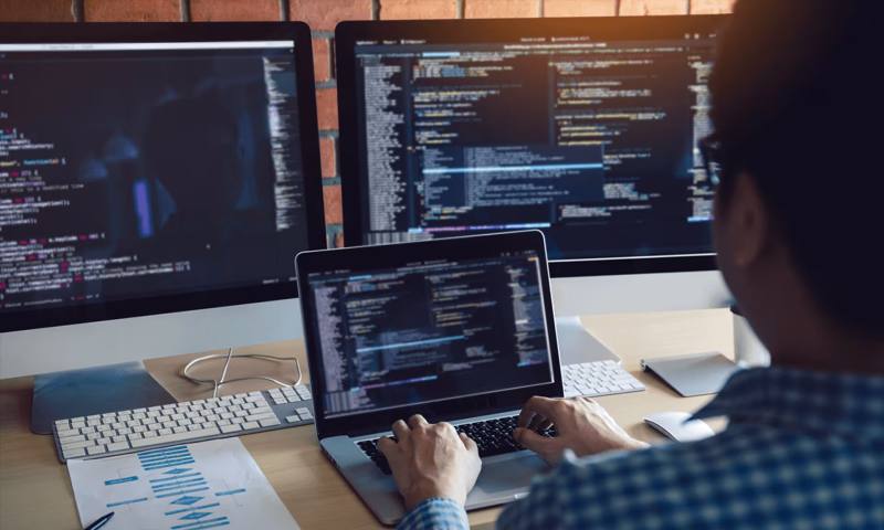 数据科学选型:R与Python如何赋能山海关区网站建设?